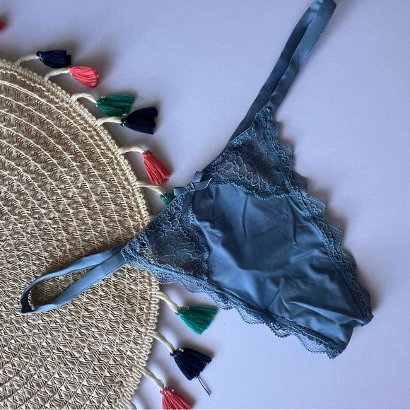 Victoria's Secret Dream Angels Lace-Trim V-String Panty Faded Denim Medium NEW - Picture 7 of 7